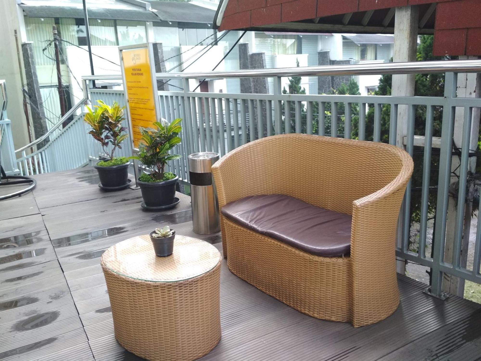 Simply And Comfy Studio Room Apartment Beverly Dago By Travelio Bandung Ngoại thất bức ảnh